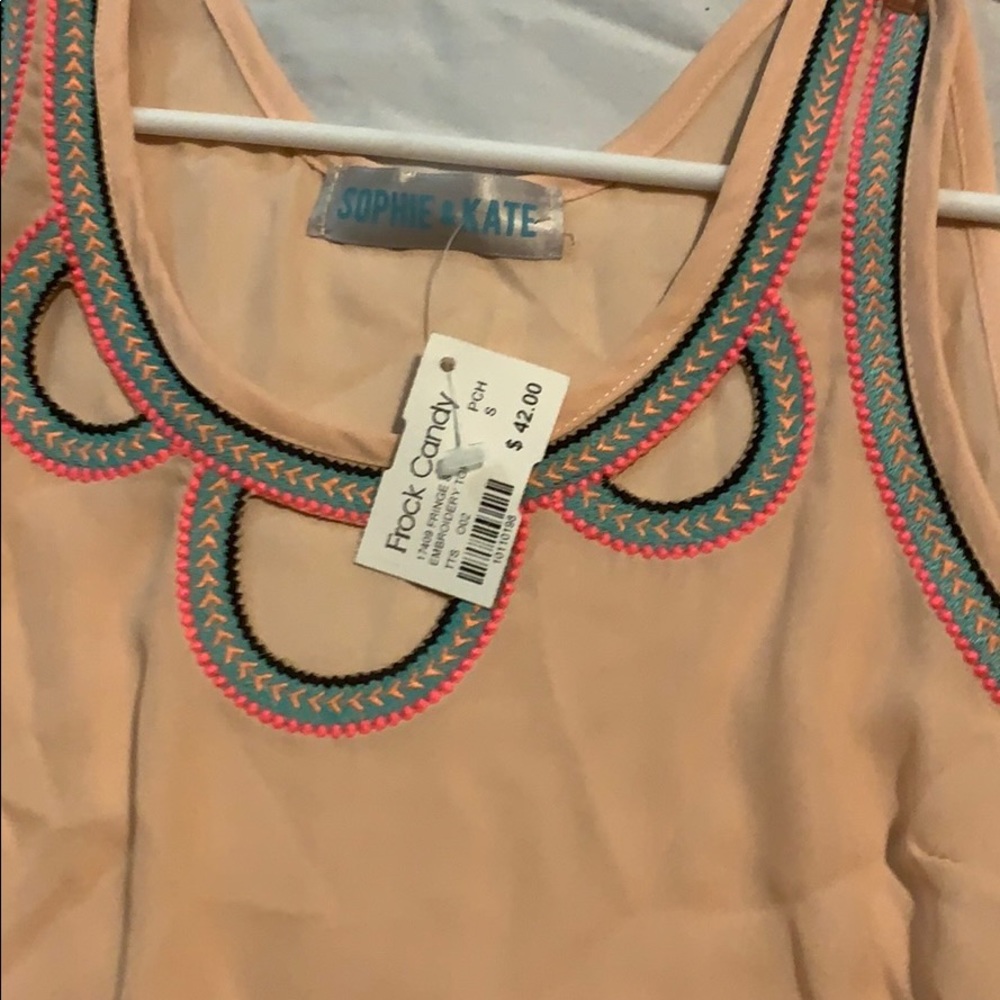 Woman’s top - Picture 2 of 3